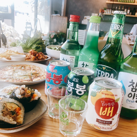 韓国居酒屋モンジョのドリンクと料理